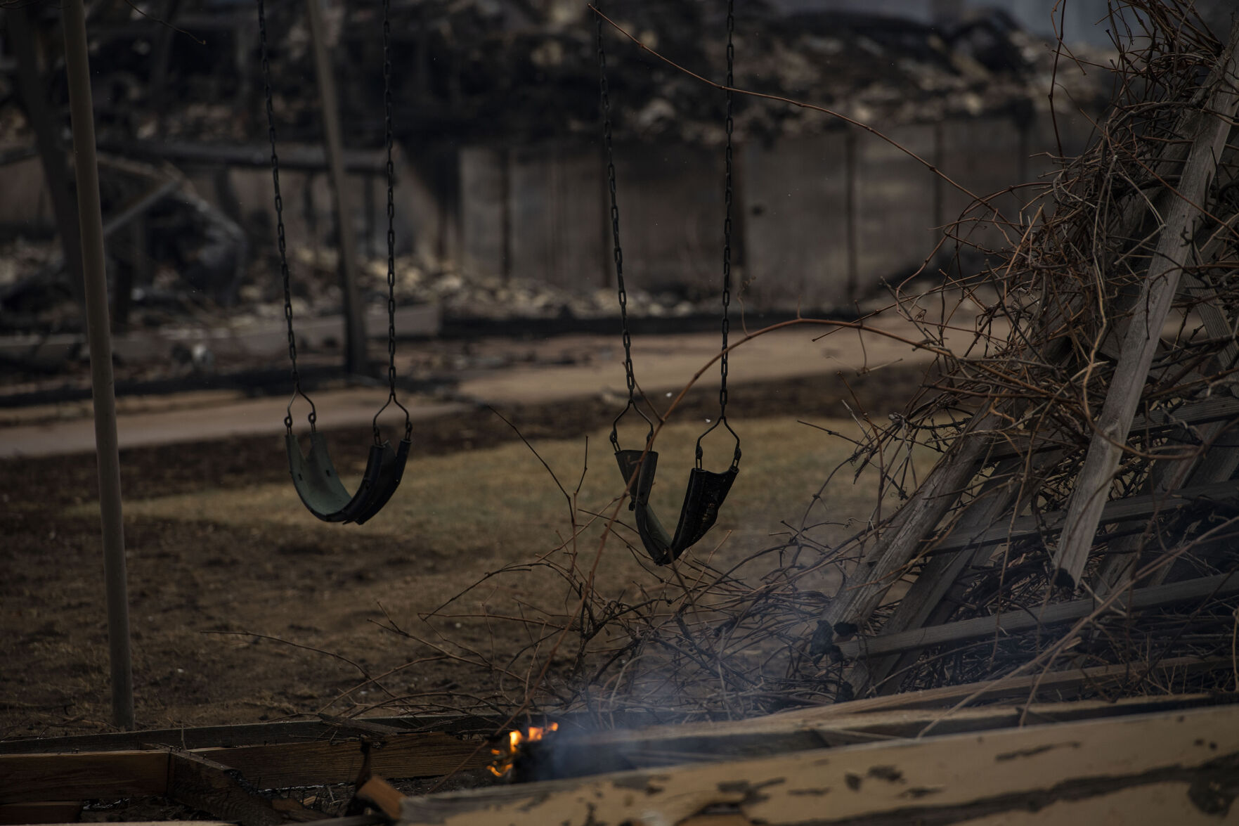 010122-news-fireaftermath 26.jpg
